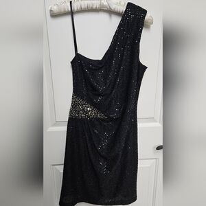 Women's black one-shoulder black dress
